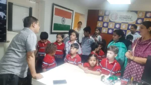 Visit to Aastha Old Age Hospital by Birthday Students (5)