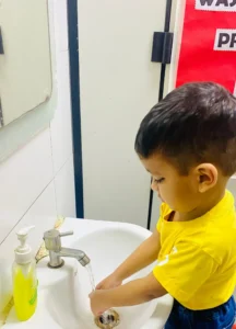 Highlight the 6 steps to be followed for hand wash img (3)