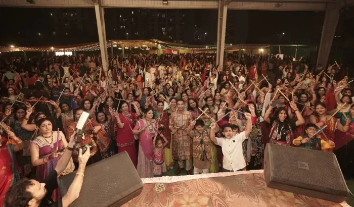 Lucknow grooves to a dandiya beat with packed line-up of Navratri nights img